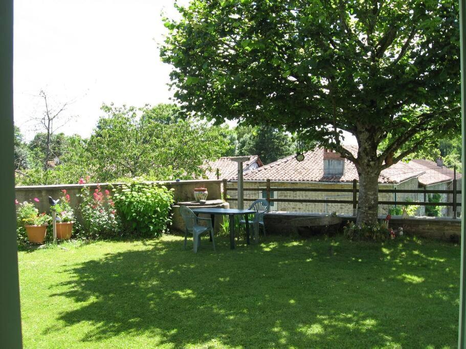 Cottage By The Chateau With Pool In National Parc Les Salles-Lavauguyon Ngoại thất bức ảnh