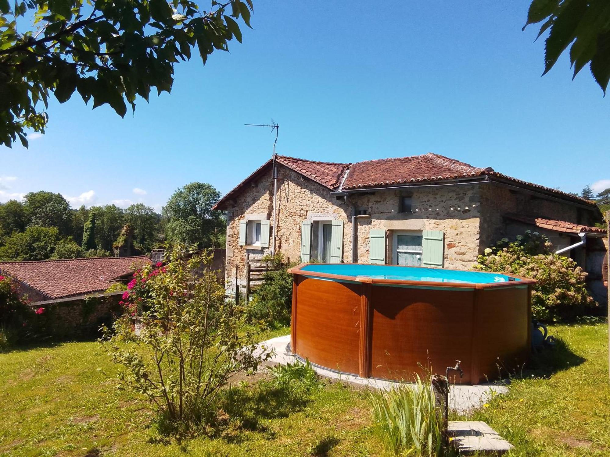 Cottage By The Chateau With Pool In National Parc Les Salles-Lavauguyon Ngoại thất bức ảnh